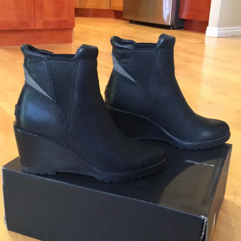 SOREL | After Hours Chelsea Boot Wedge Weatherproof Black Leather